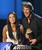 Megan Fox y Michael Bay durante una entrega de premios MTV Movie Awards